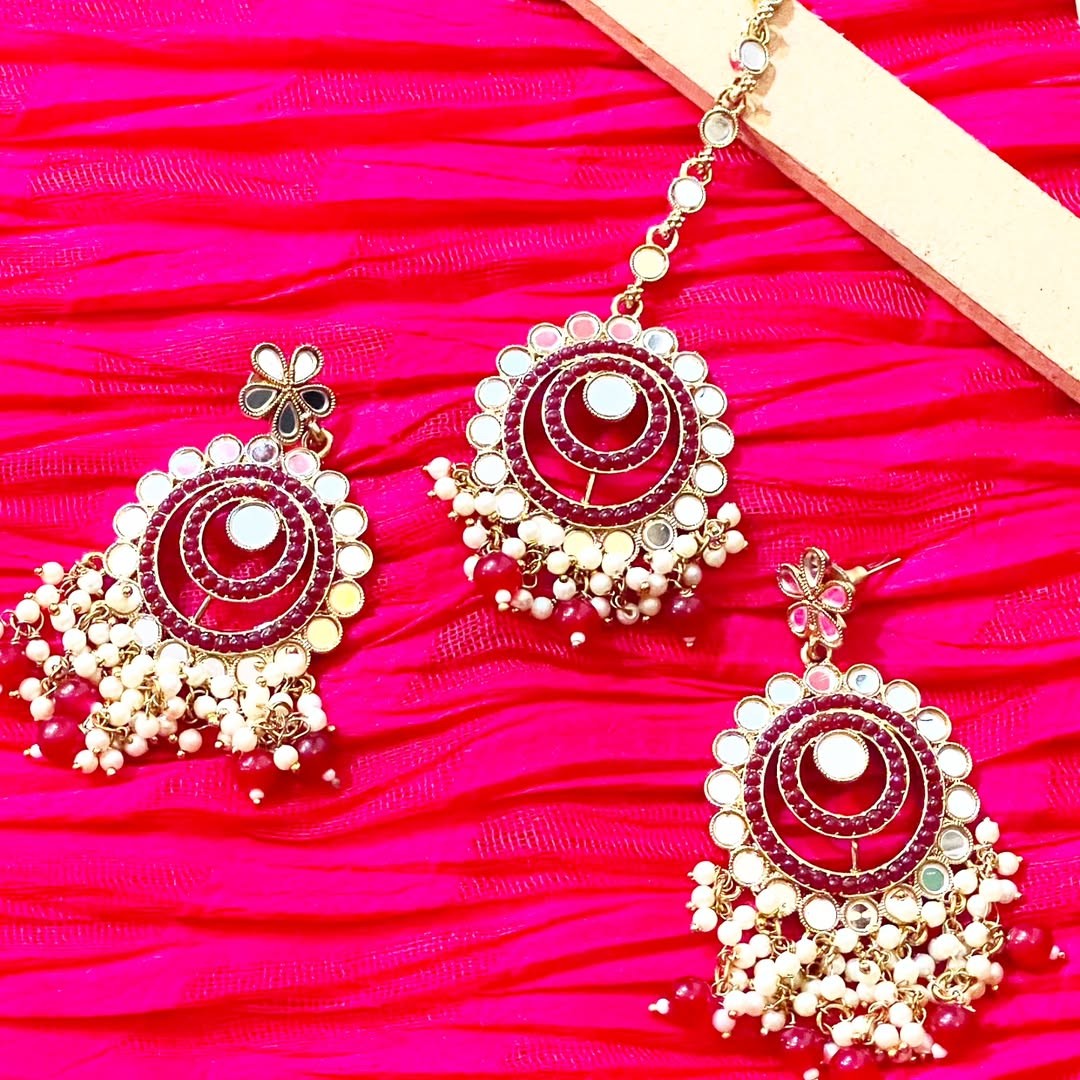 Beautiful earring with tikka set in kundan
