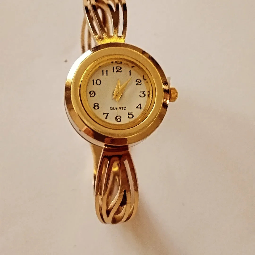 Fashionable Ladies Quartz Wristwatch with Bangle - in two colours