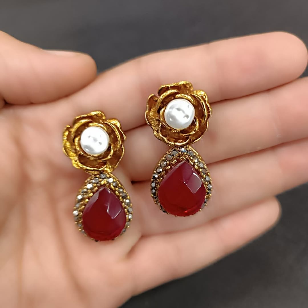 Women’s Elegant Floral Stone Drop Earrings – Pearl & Crystal Design