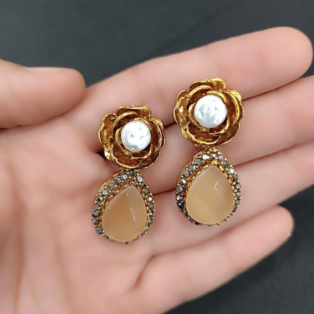 Women’s Elegant Floral Stone Drop Earrings – Pearl & Crystal Design