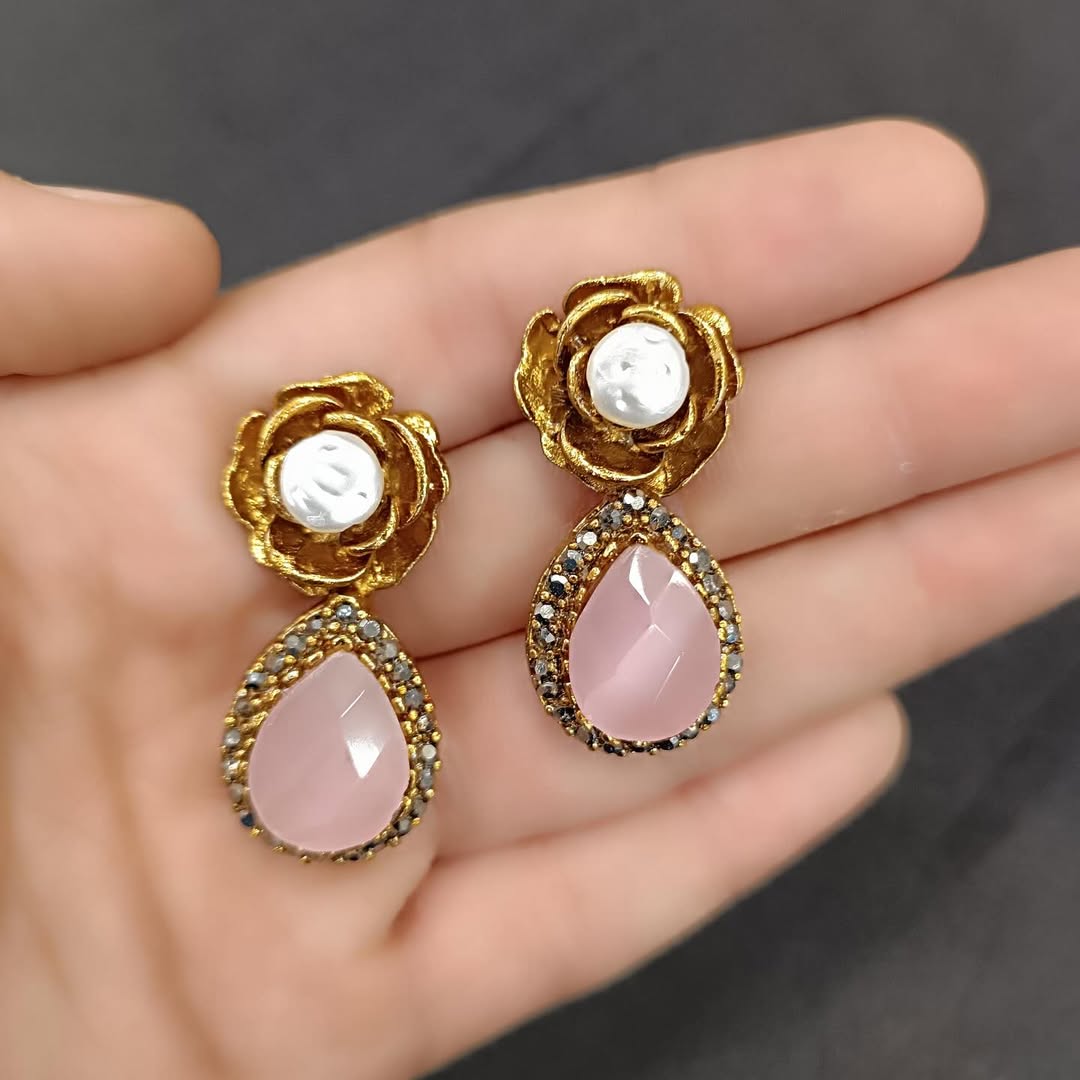 Women’s Elegant Floral Stone Drop Earrings – Pearl & Crystal Design