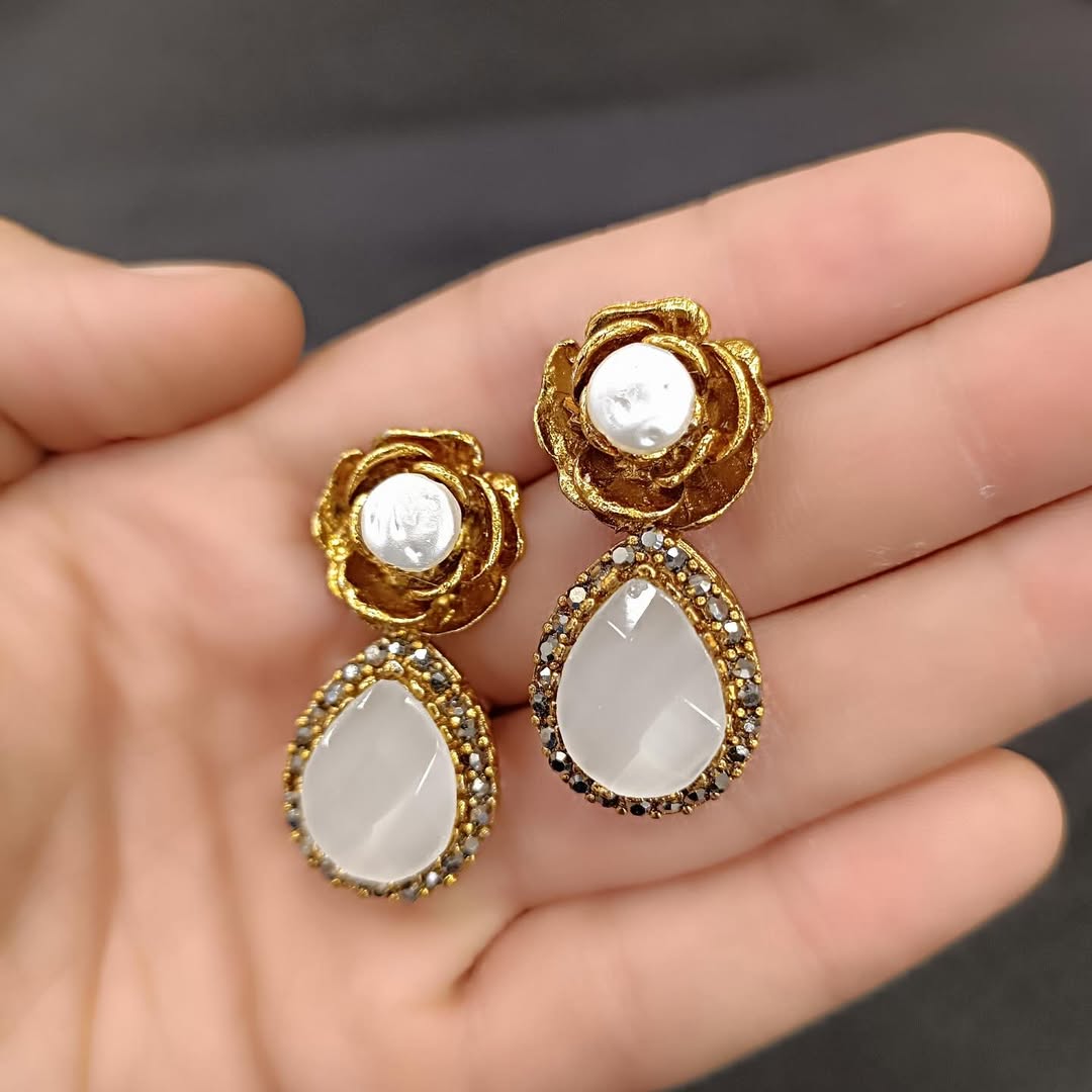 Women’s Elegant Floral Stone Drop Earrings – Pearl & Crystal Design