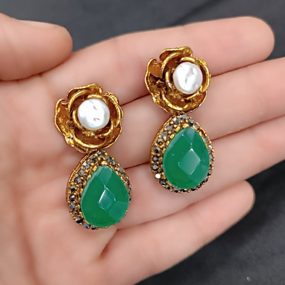 Women’s Elegant Floral Stone Drop Earrings – Pearl & Crystal Design