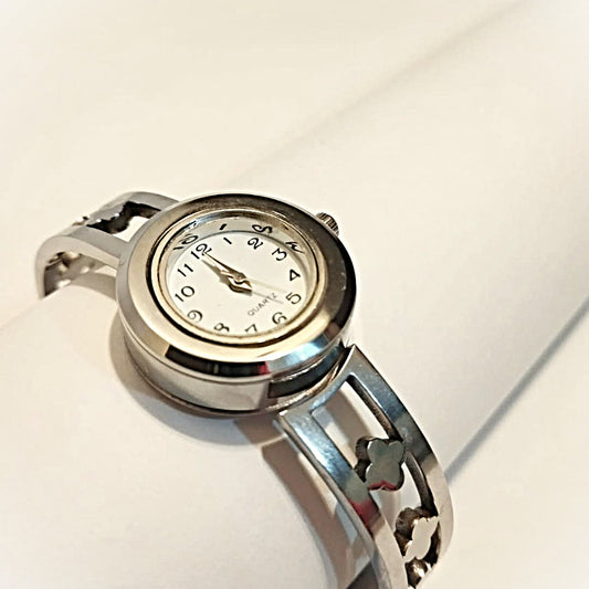 WOMENS' STAINLESS STEEL METAL BAND OVAL CASE ANALOG QUARTZ WATCH | By Jal Paree
